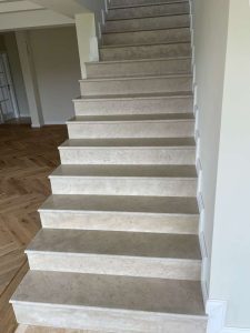 Scări Marmură Crem Sahara (2)