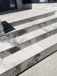 Scări Travertin Titanium Silver